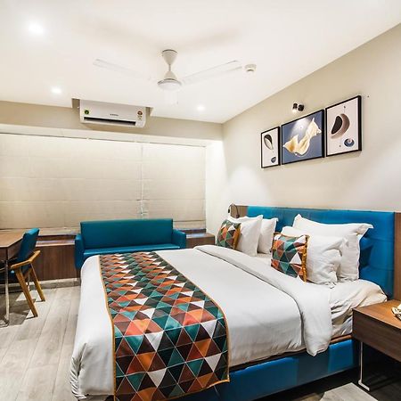 Hotel Sadbhav Villa سورات المظهر الخارجي الصورة