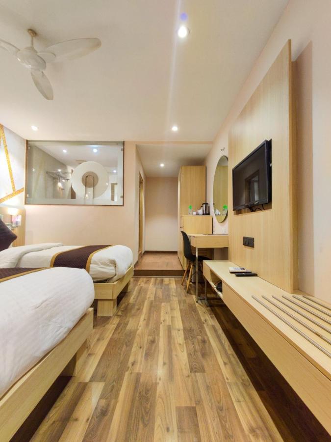 Hotel Sadbhav Villa سورات المظهر الخارجي الصورة