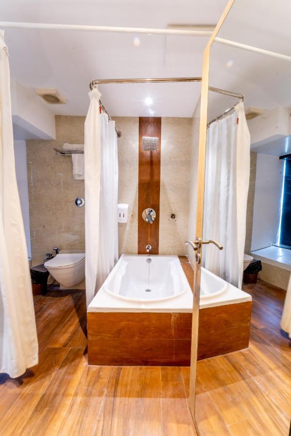 Hotel Sadbhav Villa سورات المظهر الخارجي الصورة