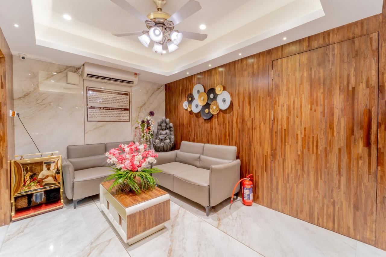Hotel Sadbhav Villa سورات المظهر الخارجي الصورة